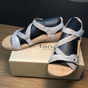 NWOT w/ Box. Women’s Light Grey Trulie Sandal by täōs. Size 11-11-1/2